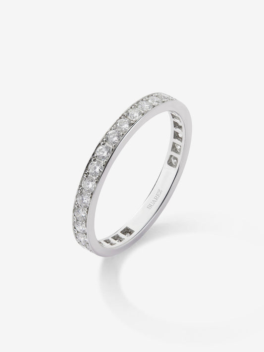Alianza de oro blanco de 18k con pavé de diamantes en talla brillante con un total de 0,68 cts