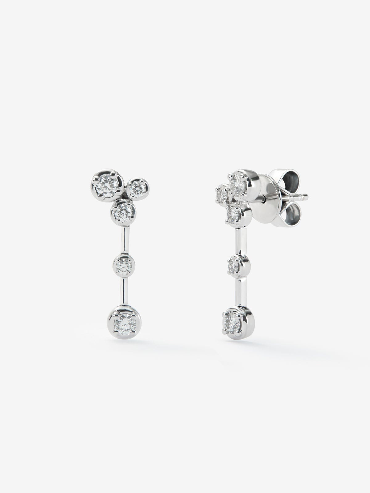 Pendientes largos de oro blanco de 18K con 10 diamantes en talla brillante con un total de 0,44 cts