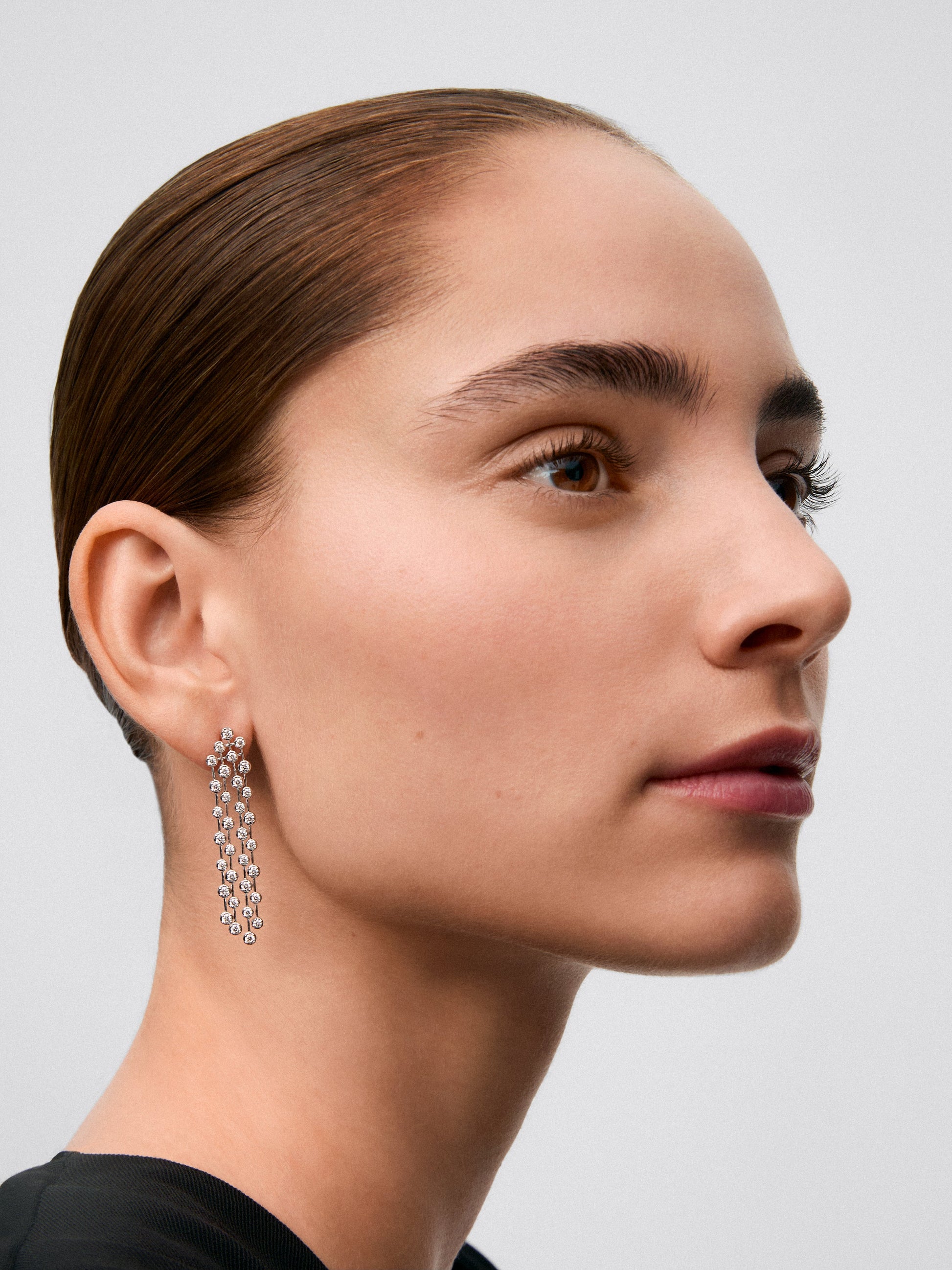 Pendientes de oro blanco de 18K con 64 diamantes en talla brillante con un total de 1,92 cts