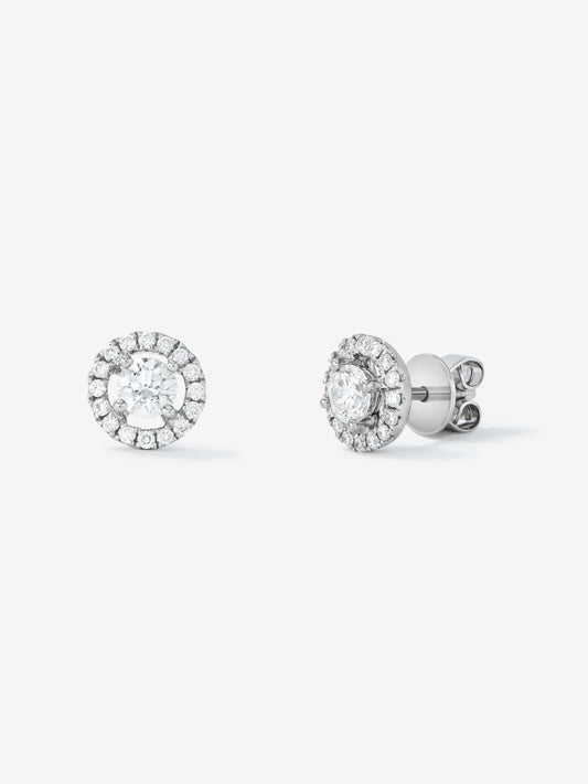 Pendientes de oro blanco de 18K con diamante solitario y orla de diamantes