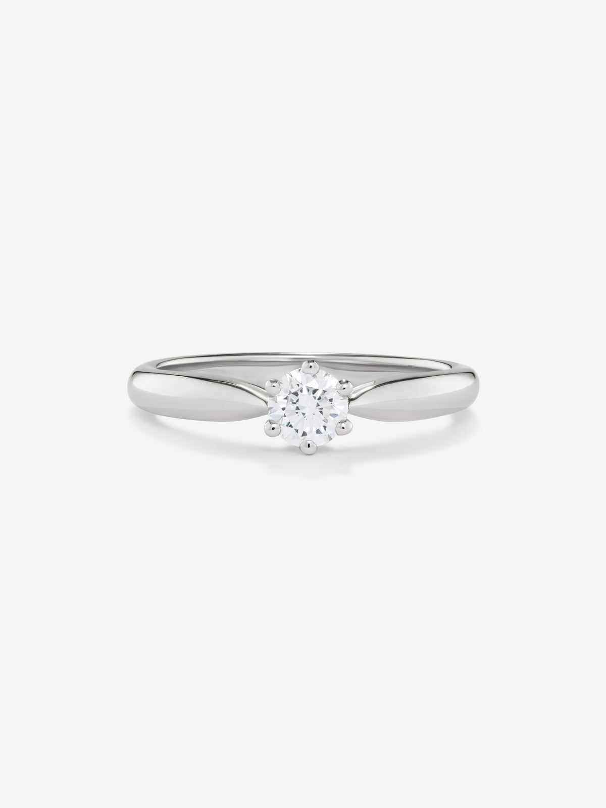 Anillo solitario de oro blanco de 18K con diamante en talla brillante de 0,42 cts