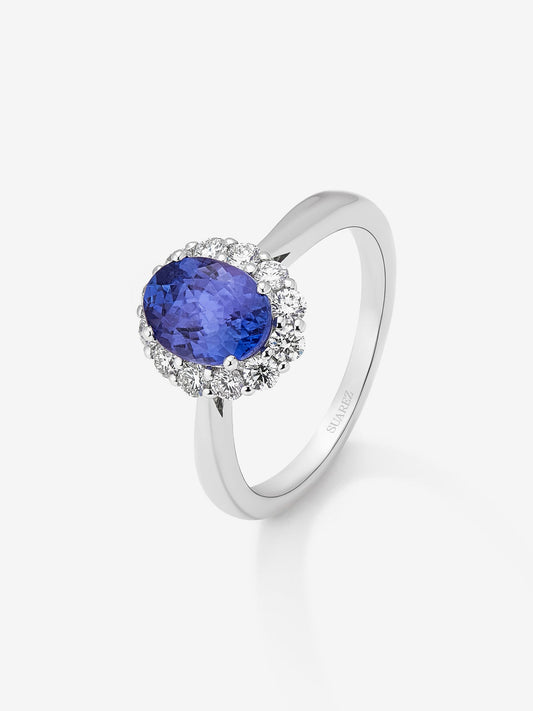 Anillo de oro blanco de 18K con tanzanita azul en talla oval de 1,41 cts y 12 diamantes en talla brillante con un total de 0,42 cts
