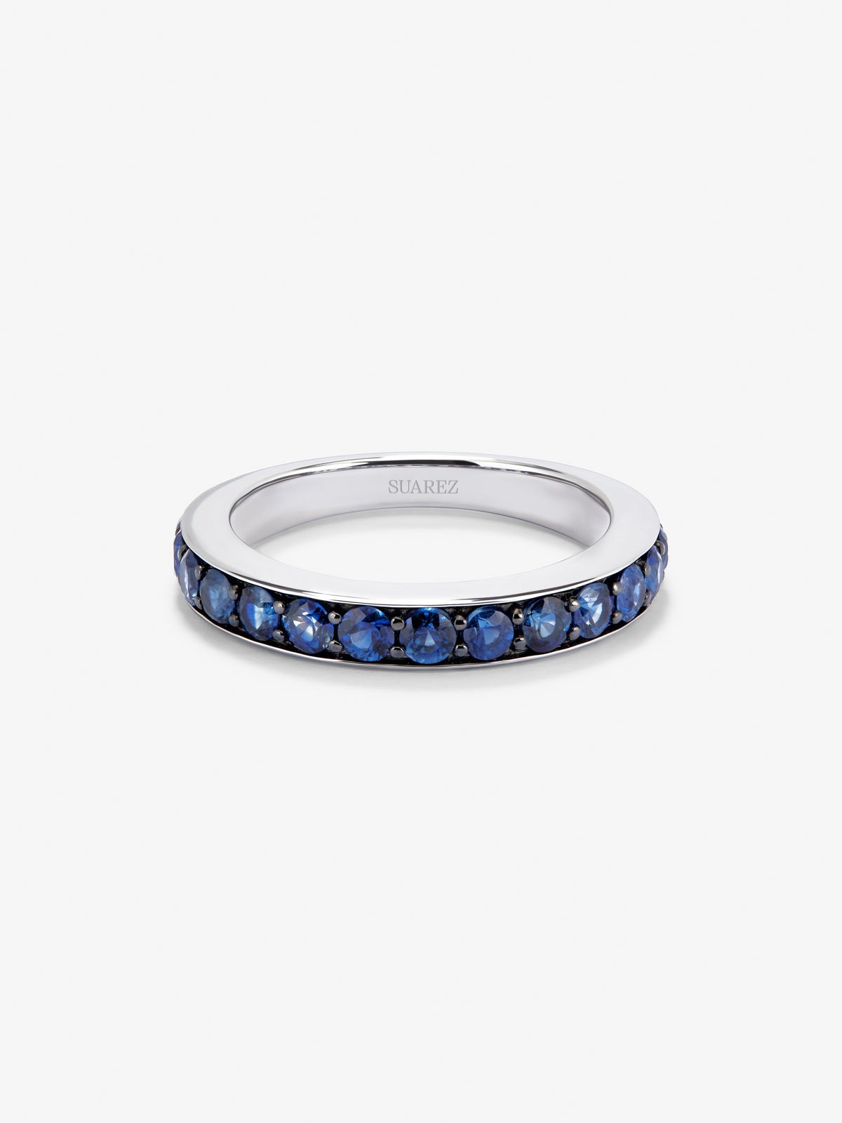 Media alianza de plata 925 con 15 zafiros azules en talla brillante con un total de 1,26 cts