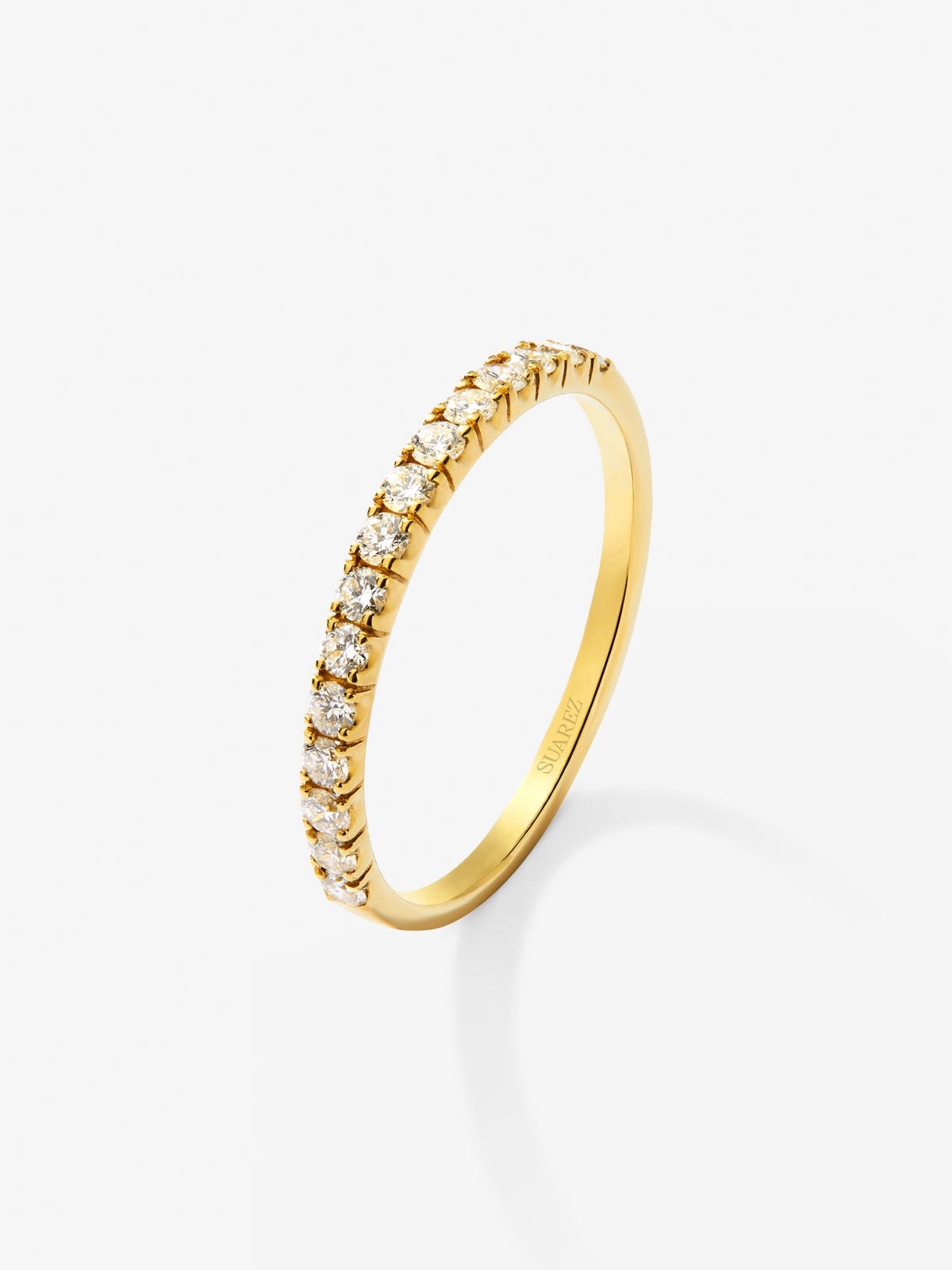 Media alianza de oro amarillo de 18K con diamantes