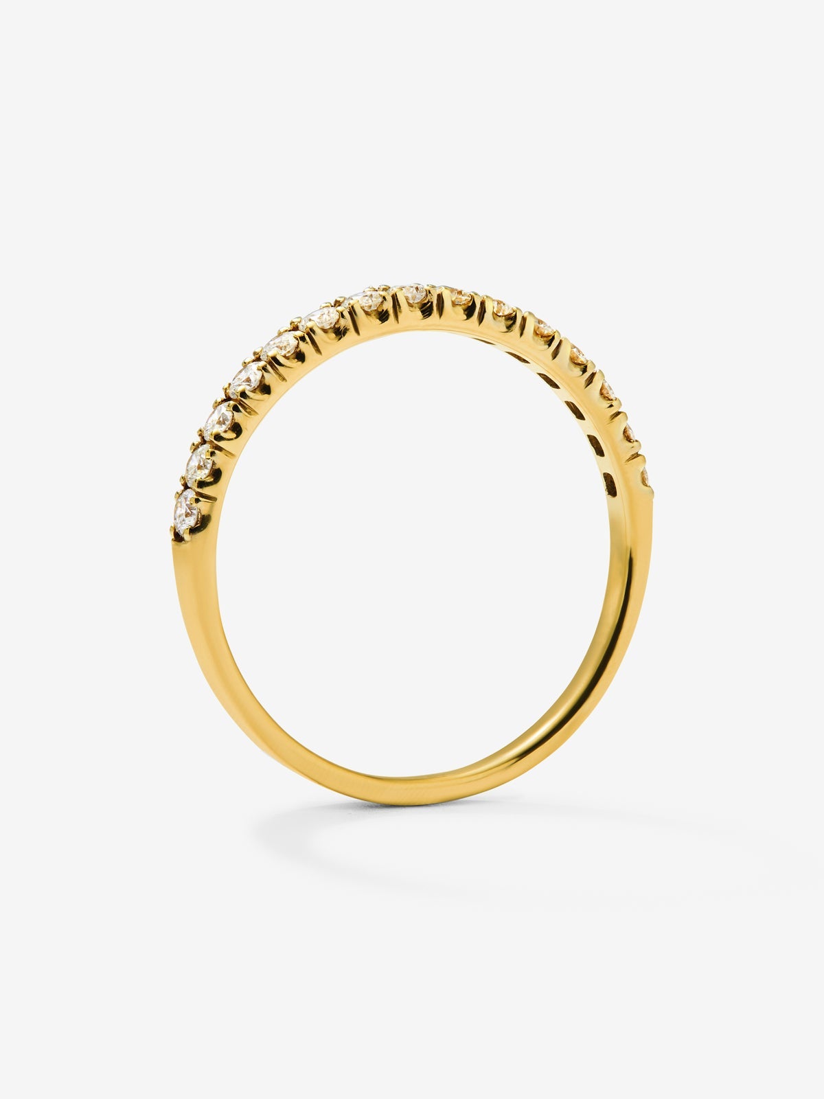 Media alianza de oro amarillo de 18K con diamantes