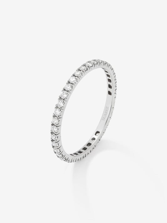 Anillo alianza entera de compromiso de oro blanco de 18K con diamantes en garra