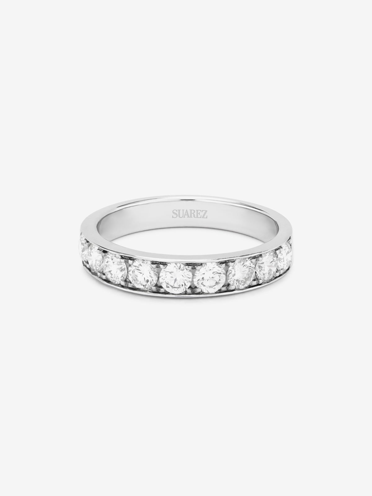 Media alianza de oro blanco de 18K con 8 diamantes en talla brillante con un total de 1,14 cts