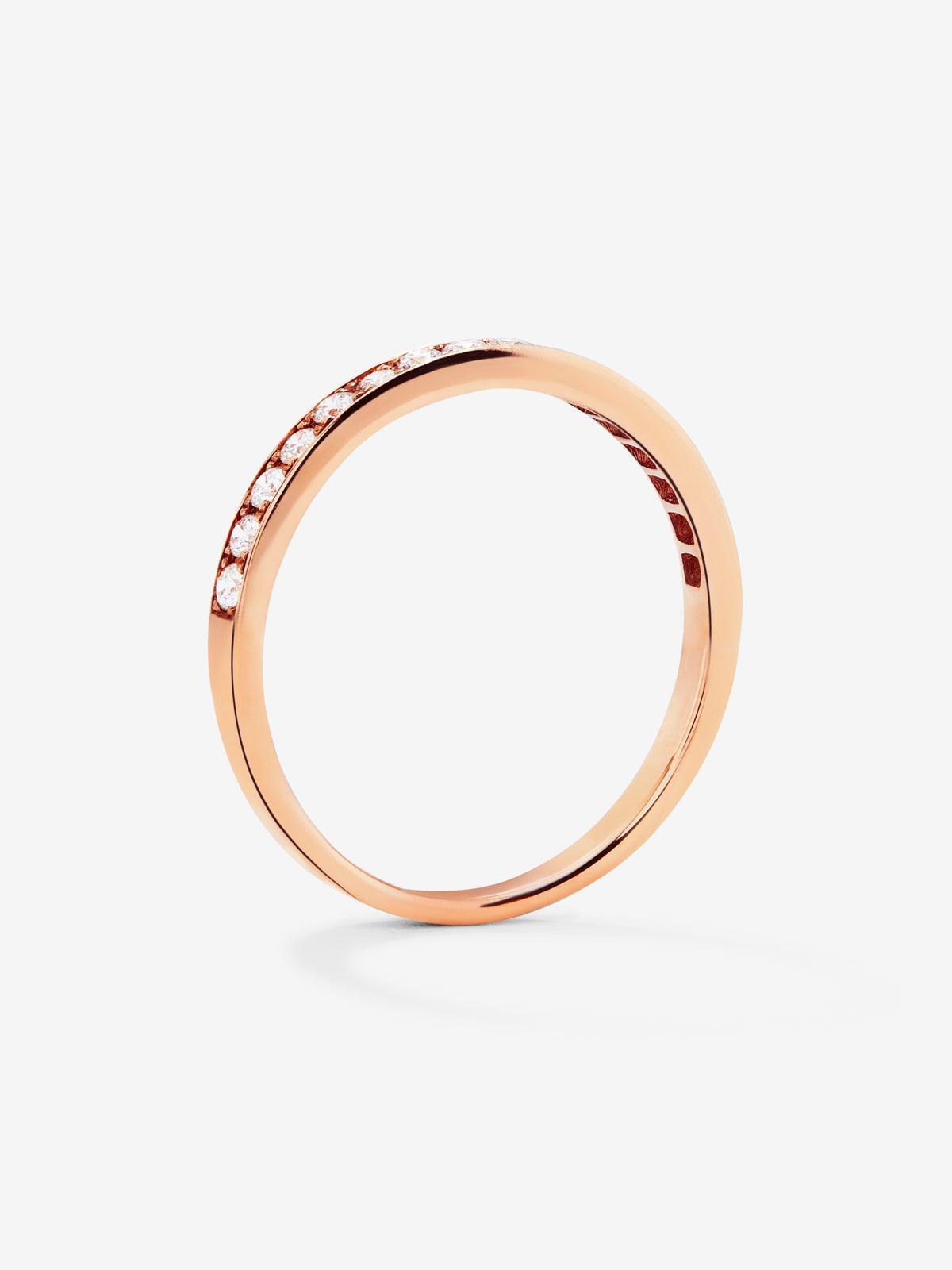 Media alianza de oro rosa de 18K con 15 diamantes en talla brillante con un total de 0,31 cts