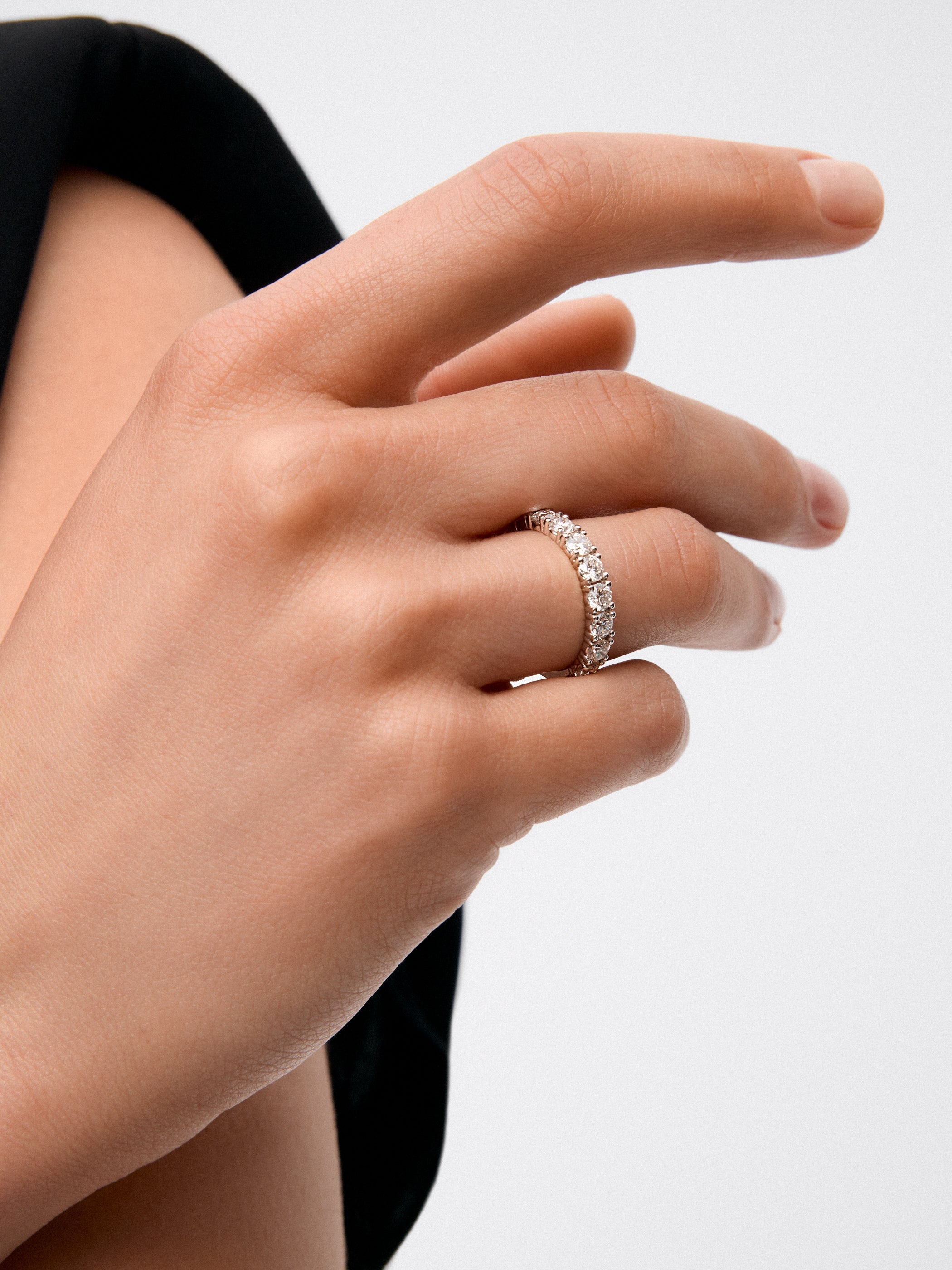 Anillo de compromiso de oro blanco de 18K con diamantes en talla brillante de 1,2 cts