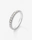 Media alianza de oro blanco de 18K con 13 diamantes en talla brillante con un total de 0,27 cts