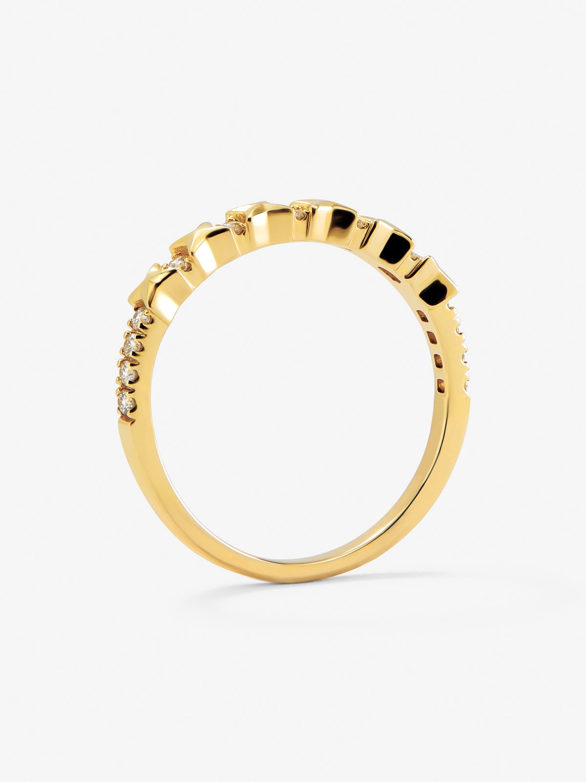 Anillo de oro amarillo de 18K con 13 diamantes en talla brillante con un total de 0,16 cts