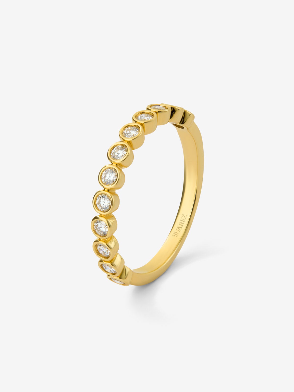 Alianza de oro amarillo de 18K con 14 diamantes blanco en talla brillante con un total de 0,4 cts