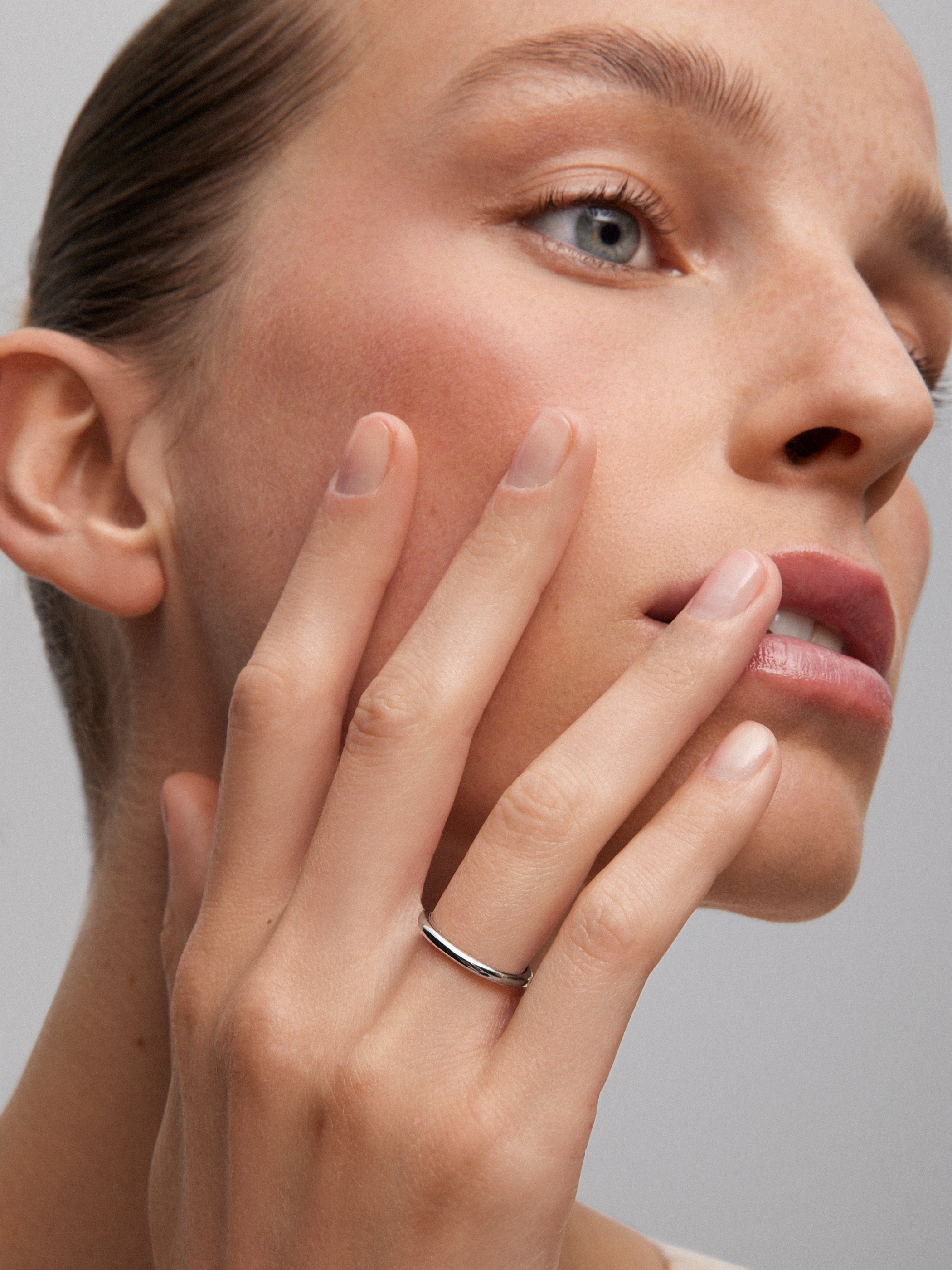 Alianza de boda de oro blanco de 18K