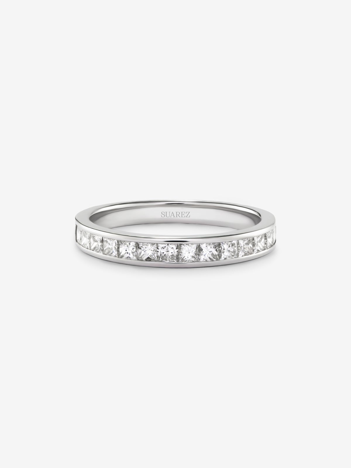 Alianza media de compromiso de oro blanco de 18K con diamantes en talla princesa en carril 0,70ct