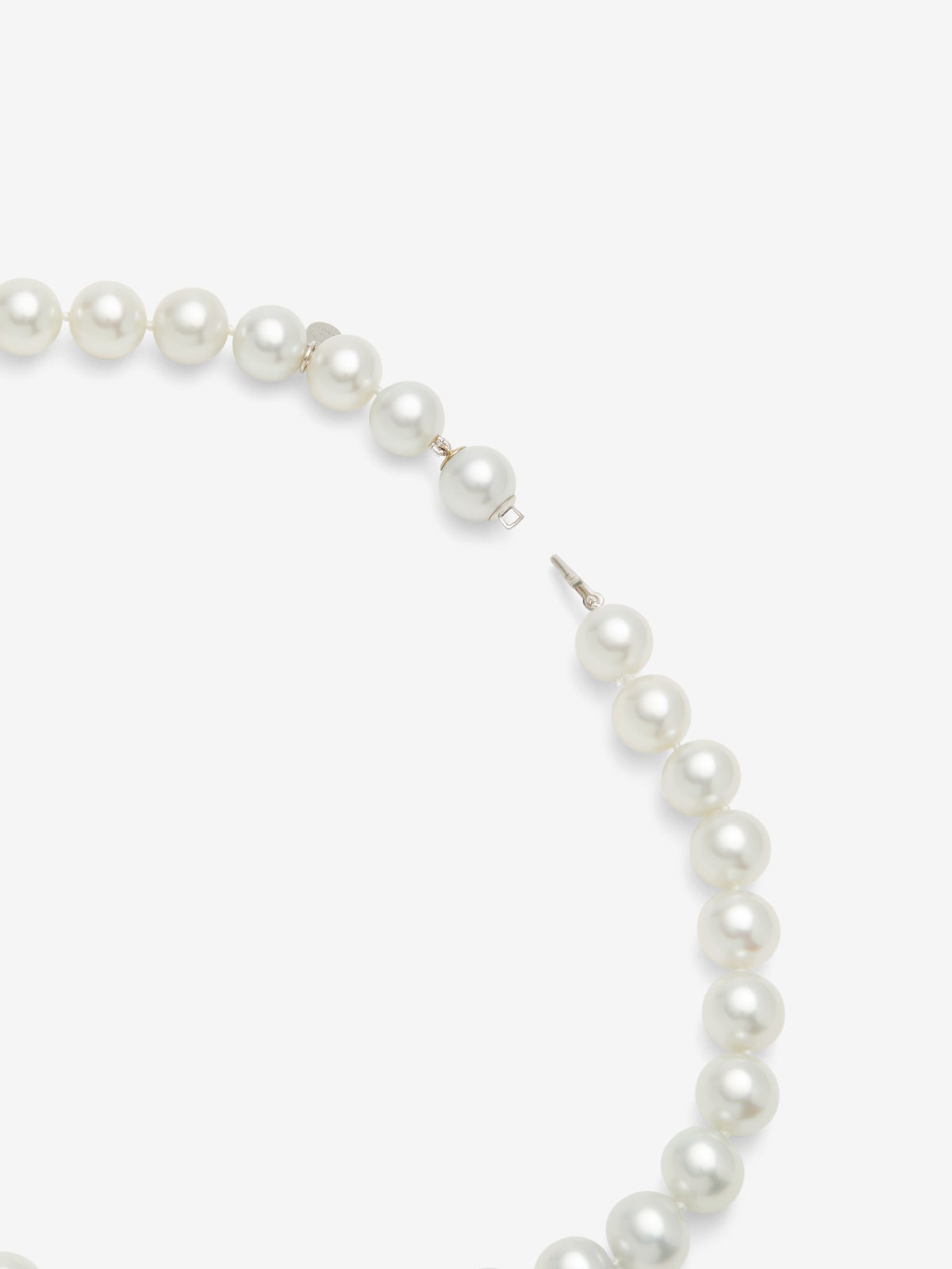 Colgante de perlas australianas con cierre de oro blanco de 18K