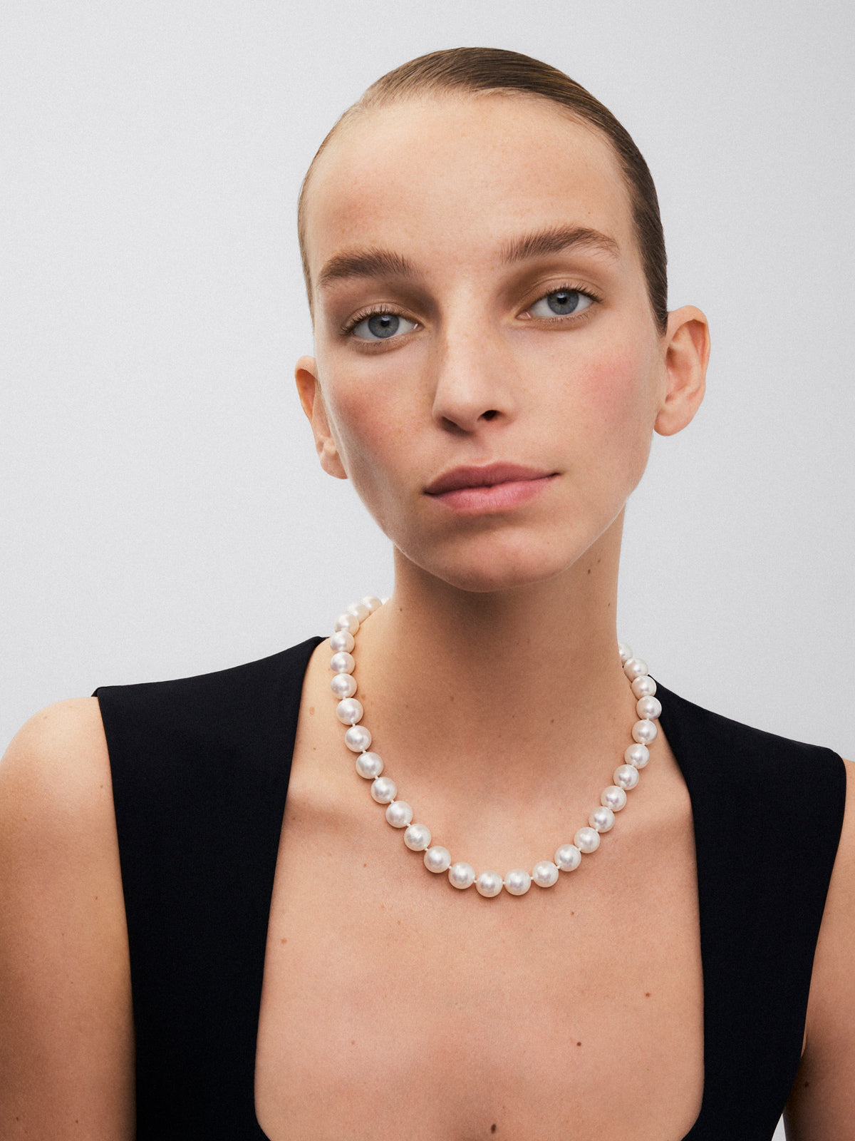 Collar de perlas australianas esféricas con cierre de oro blanco de 18K