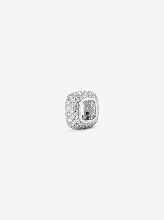 Charm de oro blanco de 18K con pavé de diamantes en talla brillante con un total de 0,86 cts