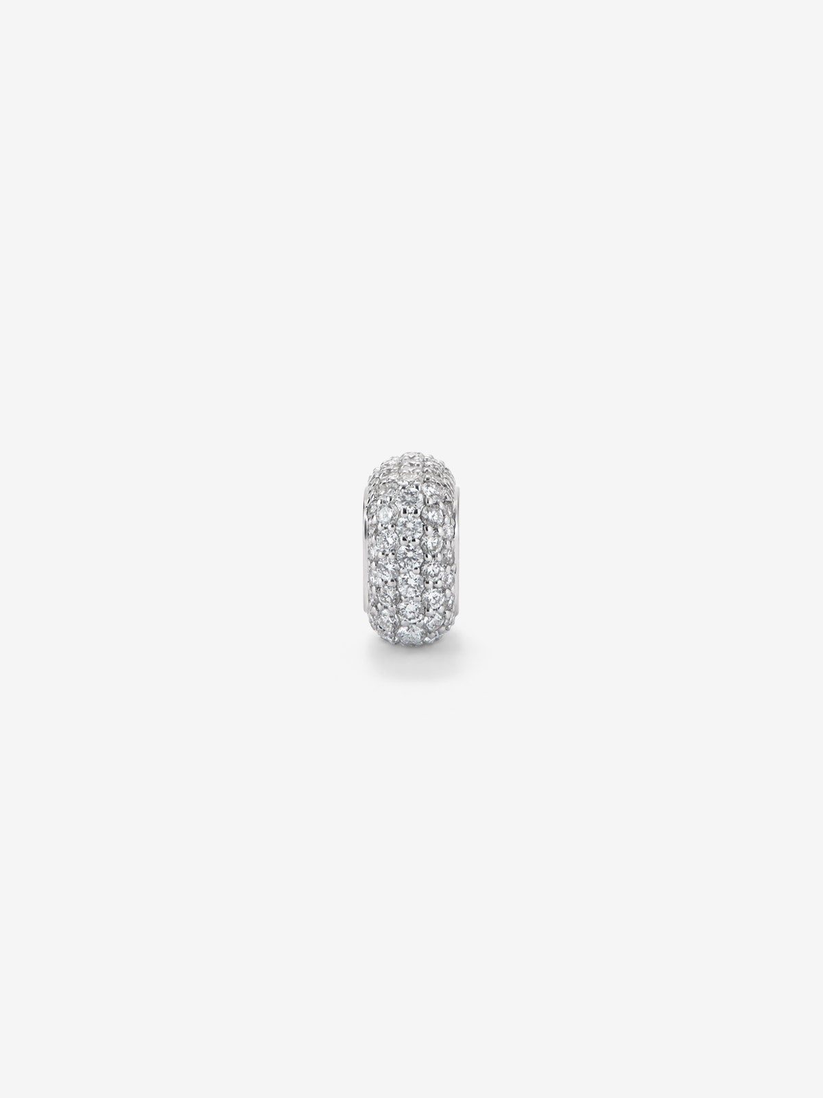 Charm de oro blanco de 18K con pavé de diamantes en talla brillante con un total de 0,86 cts