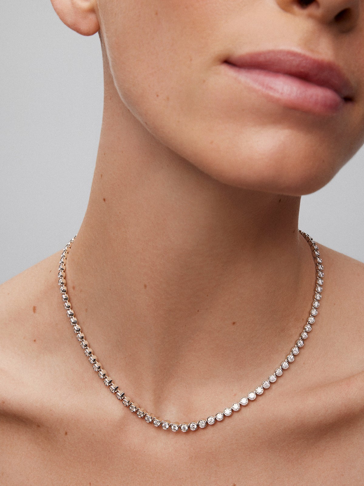 Collar riviere de oro blanco de 18K con diamantes