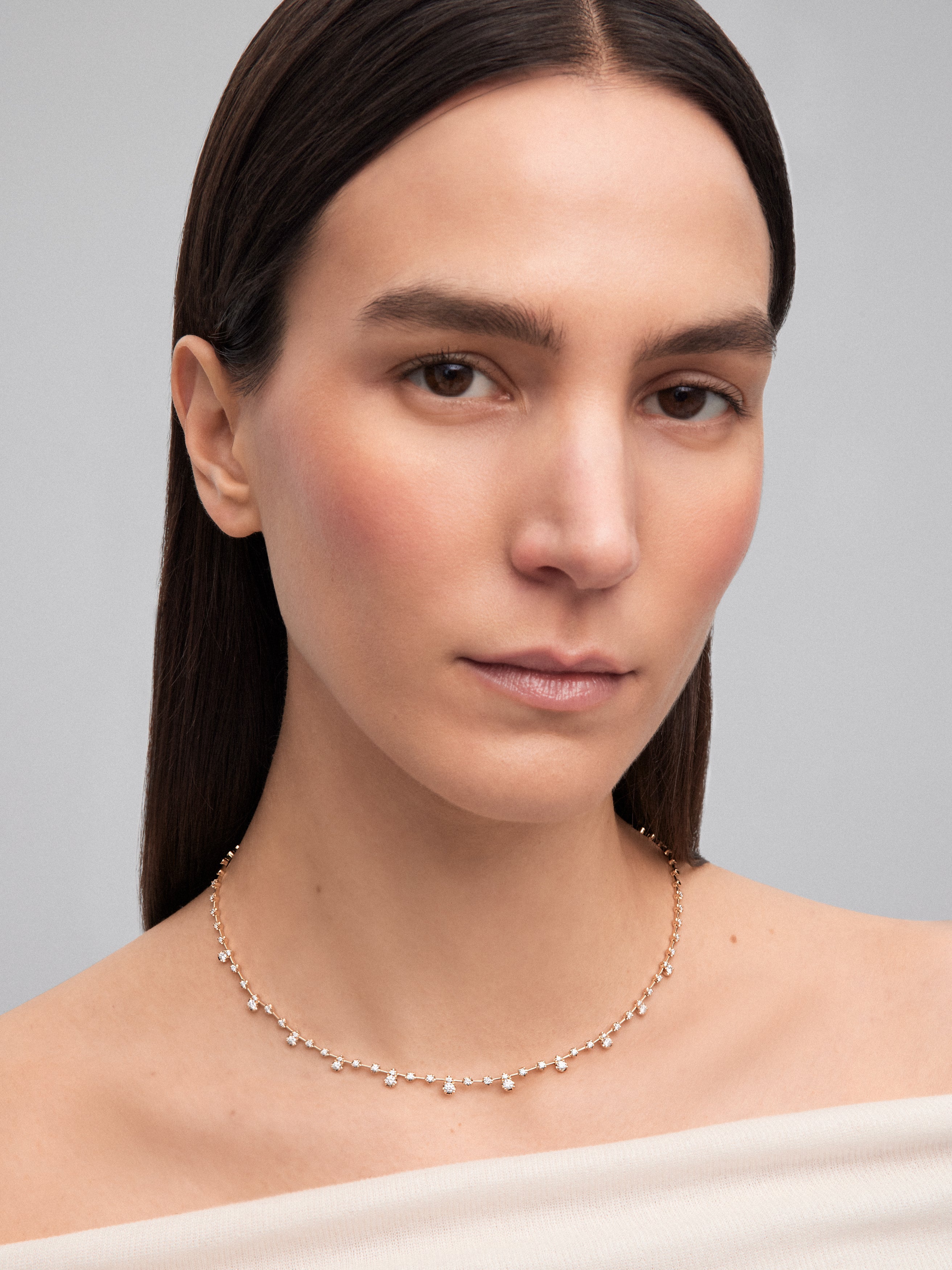 Collar de oro amarillo de 18K con 62 diamantes en talla brillante con un total de 2,61 cts