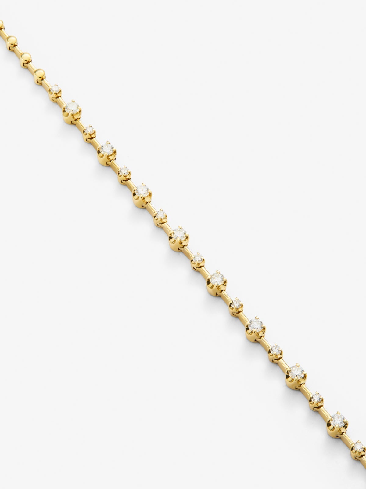 Collar de oro amarillo de 18K con diamantes blancos en talla brillante de 0,95 cts