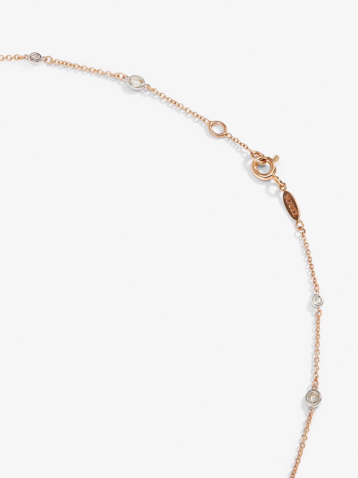 Collar de oro rosa de 18K con 12 diamantes en talla brillante con un total de 0,38 cts
