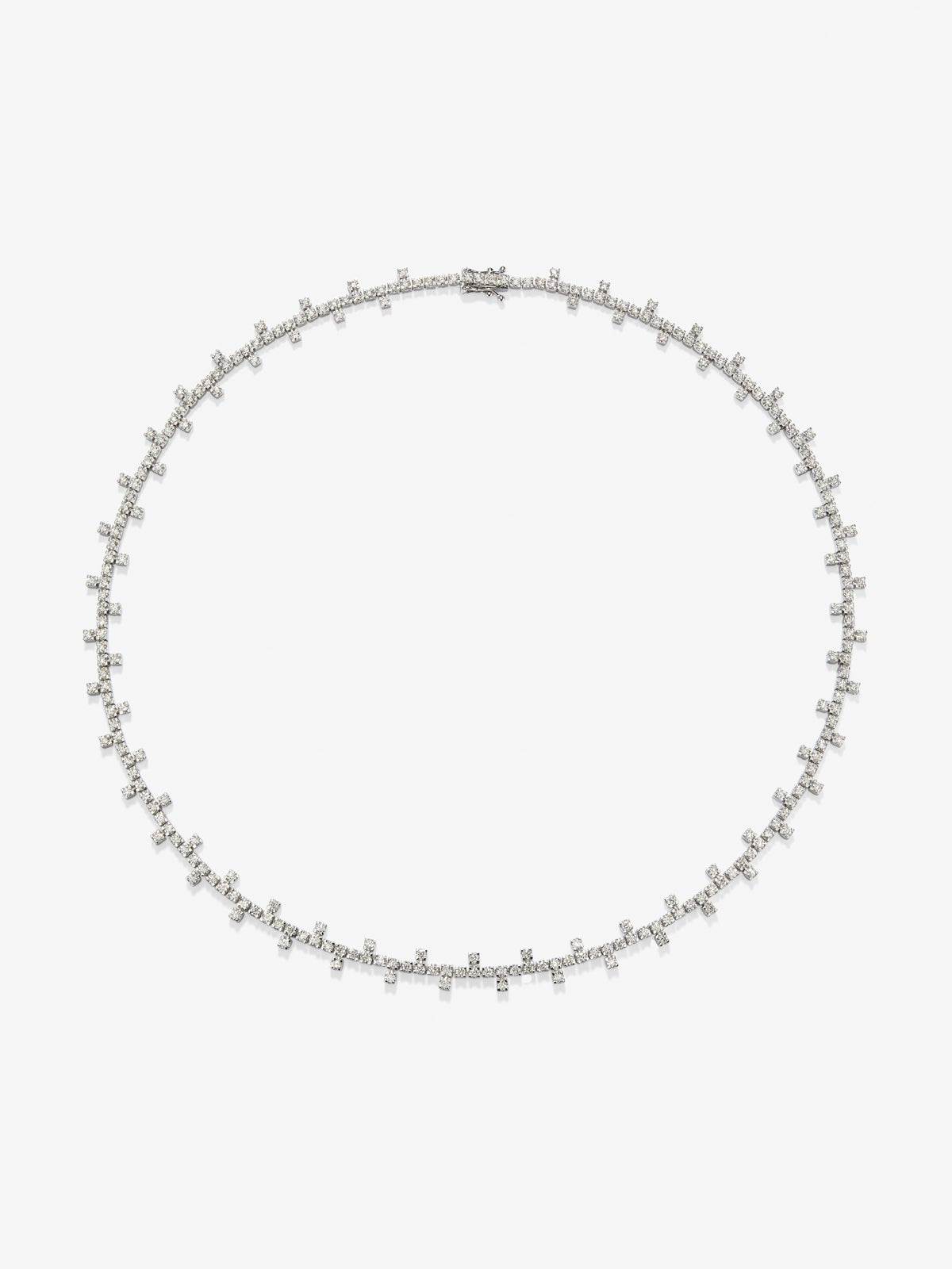 Collar de oro blanco de 18K con 259 diamantes en talla brillante con un total de 5,4 cts