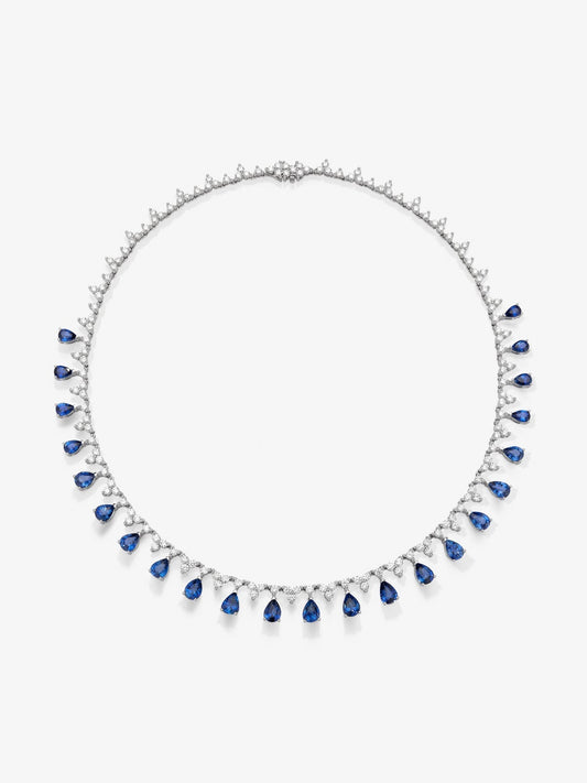 Collar rivière de oro blanco de 18K con zafiros azules en talla pera de 16,62 cts y diamantes blancos en talla brillante de 8,84 cts