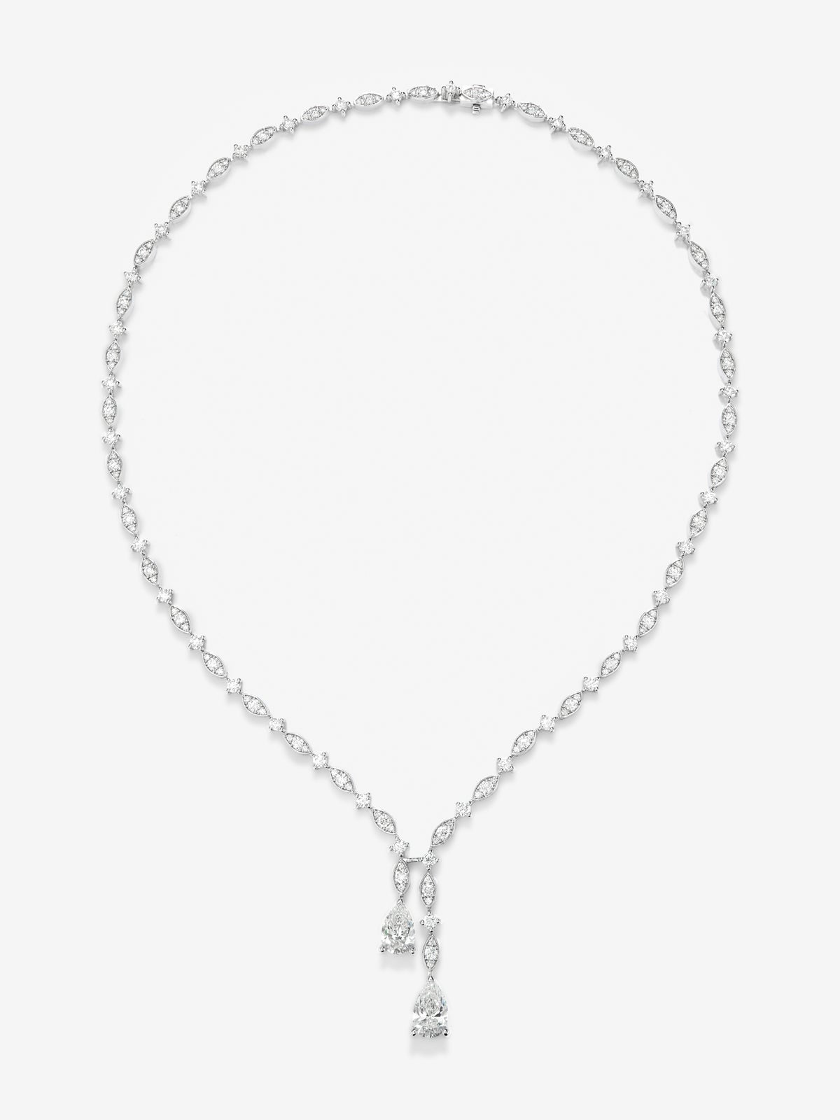 Collar de oro blanco de 18K con diamantes blancos en talla pera de 3,51 cts y diamantes blancos en talla brillante 6,32cts