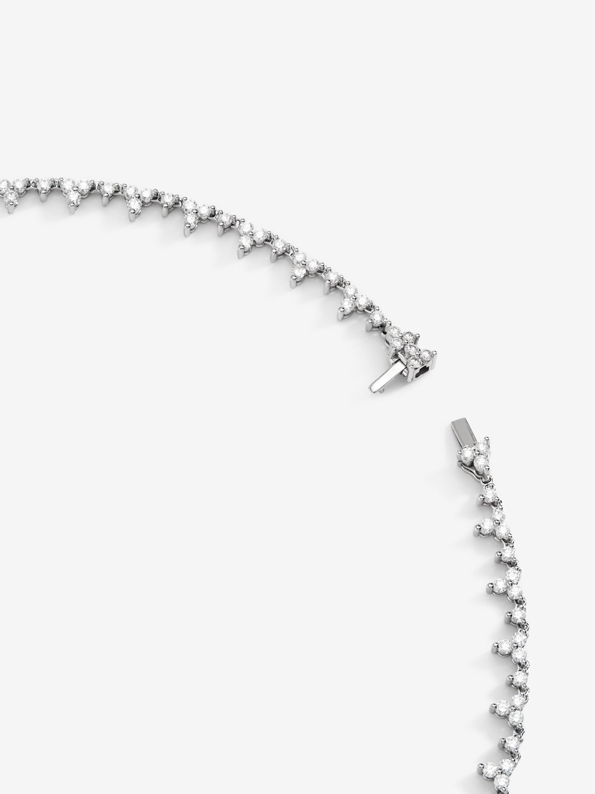 Collar rivière de oro blanco de 18K con rubíes rojos en talla pera de 8,53 cts y diamantes blancos en talla brillante de 7,63 cts