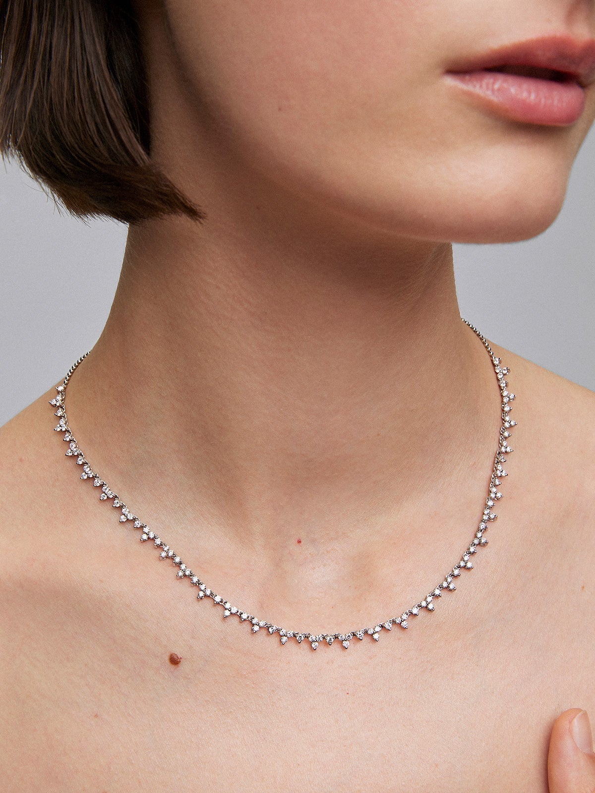 Collar rivière de oro blanco de 18K con diamantes blancos en talla brillante de 3,3 cts