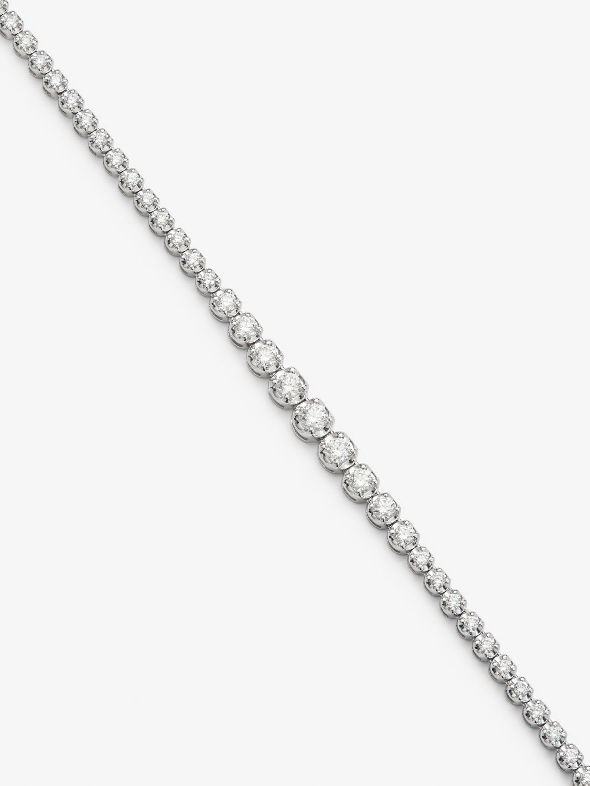 Collar rivière de oro blanco de 18K con 111 diamantes en talla brillante con un total de 2,86 cts