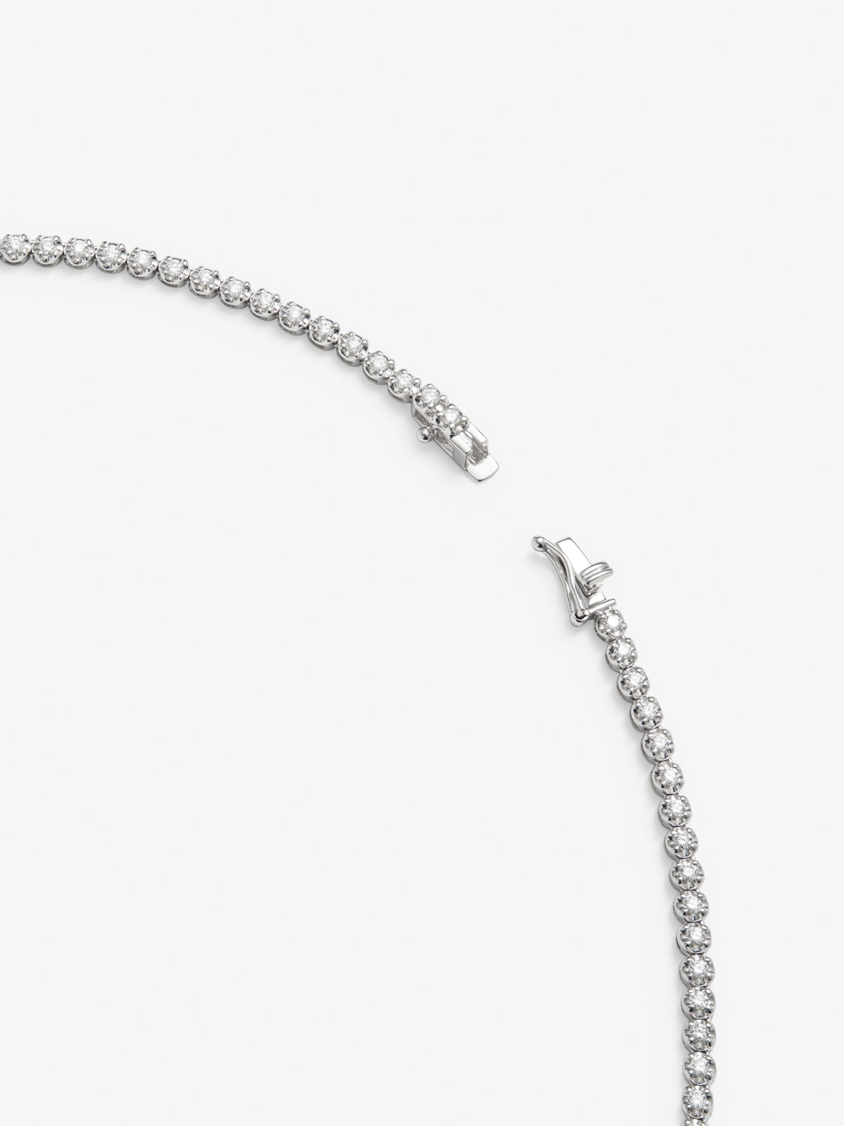 Collar rivière de oro blanco de 18K con 134 diamantes en talla brillante con un total de 2,86 cts