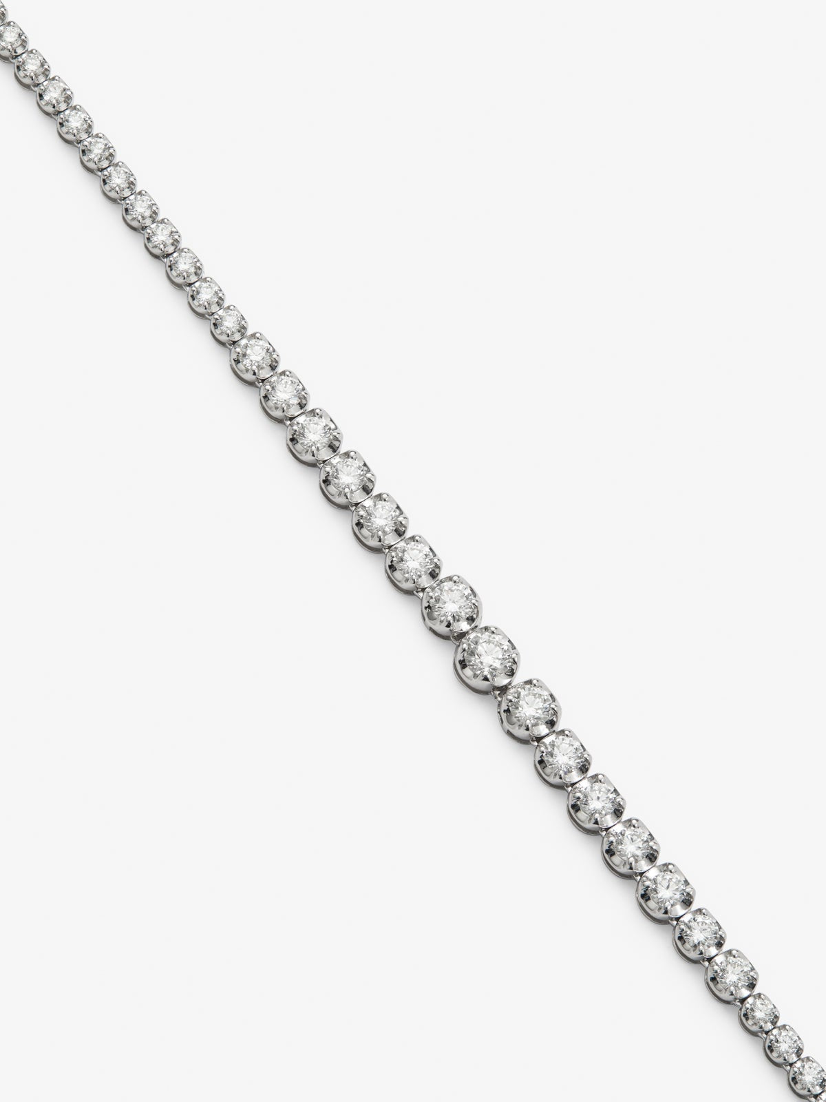 Collar rivière de oro blanco de 18K con 132 diamantes en talla brillante con un total de 4,9 cts