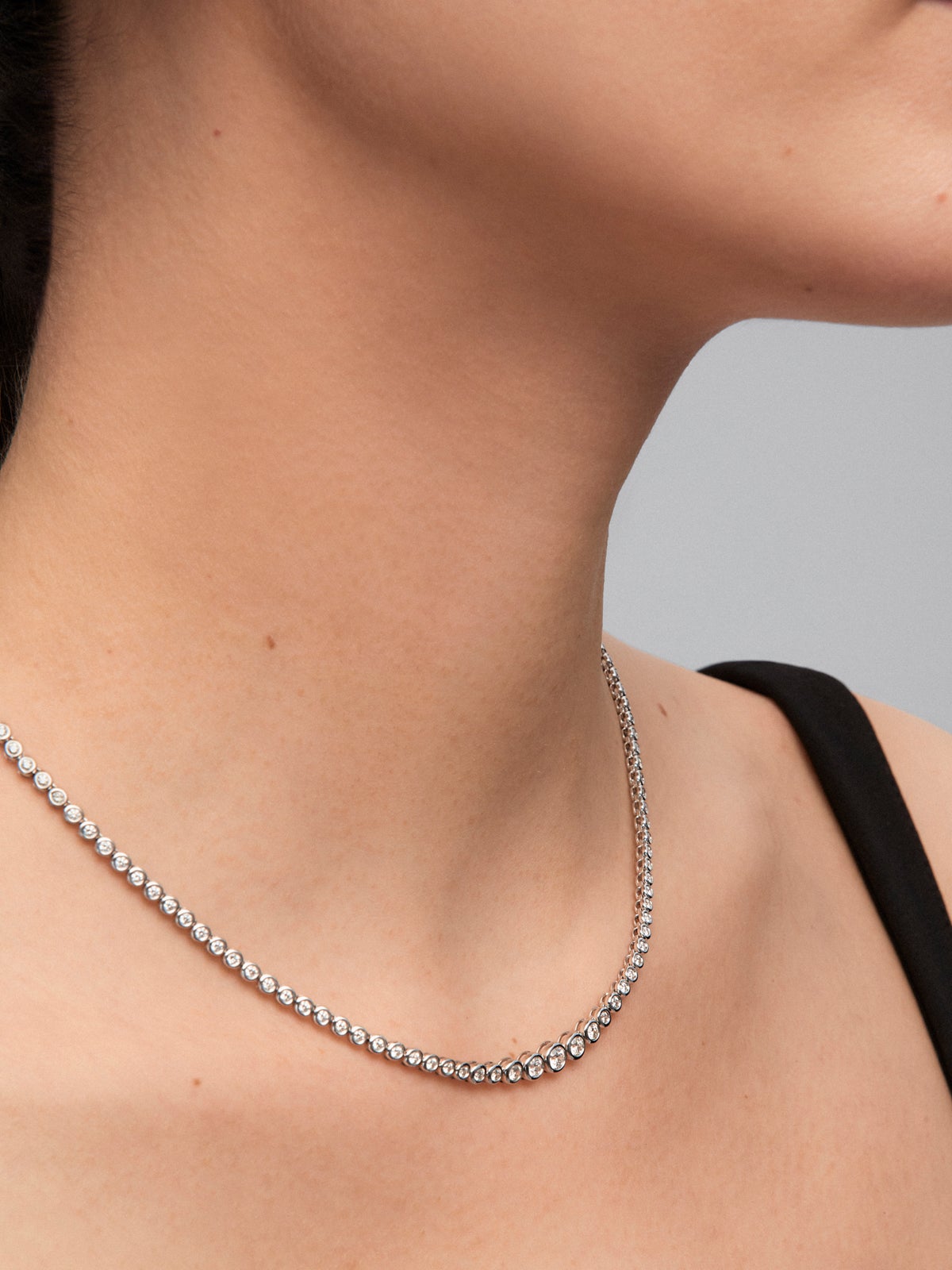 Collar rivière de oro blanco de 18K con 128 diamantes en talla brillante con un total de 3,2 cts