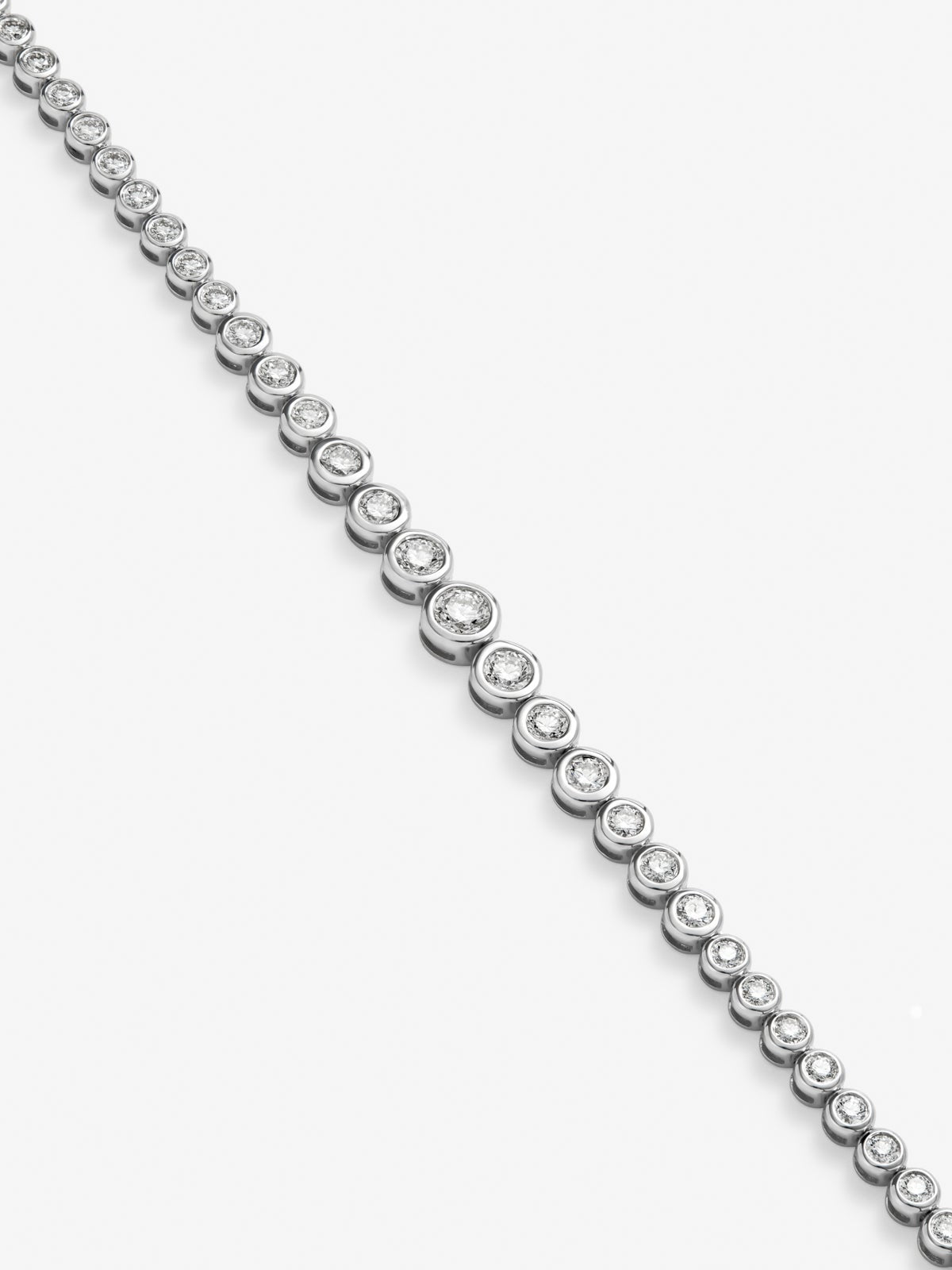 Collar rivière de oro blanco de 18K con 110 diamantes en talla brillante con un total de 4,89 cts