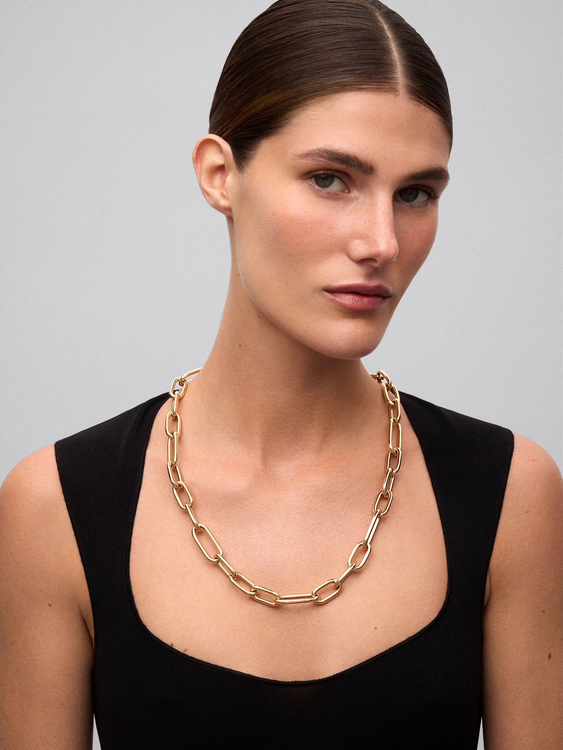 Collar corto de eslabones grandes de oro amarillo de 18K