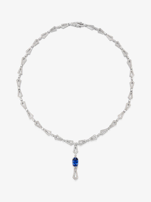 Collar de oro blanco de 18K con zafiro azul royal en talla oval de 3,92 y diamantes blancos en talla brillante de 9,27 cts