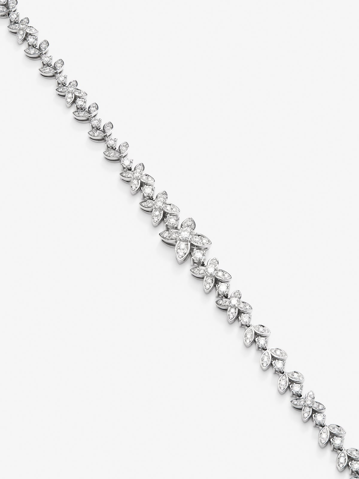 Collar de oro blanco de 18K con 456 diamantes en talla brillante con un total de 7,81 cts