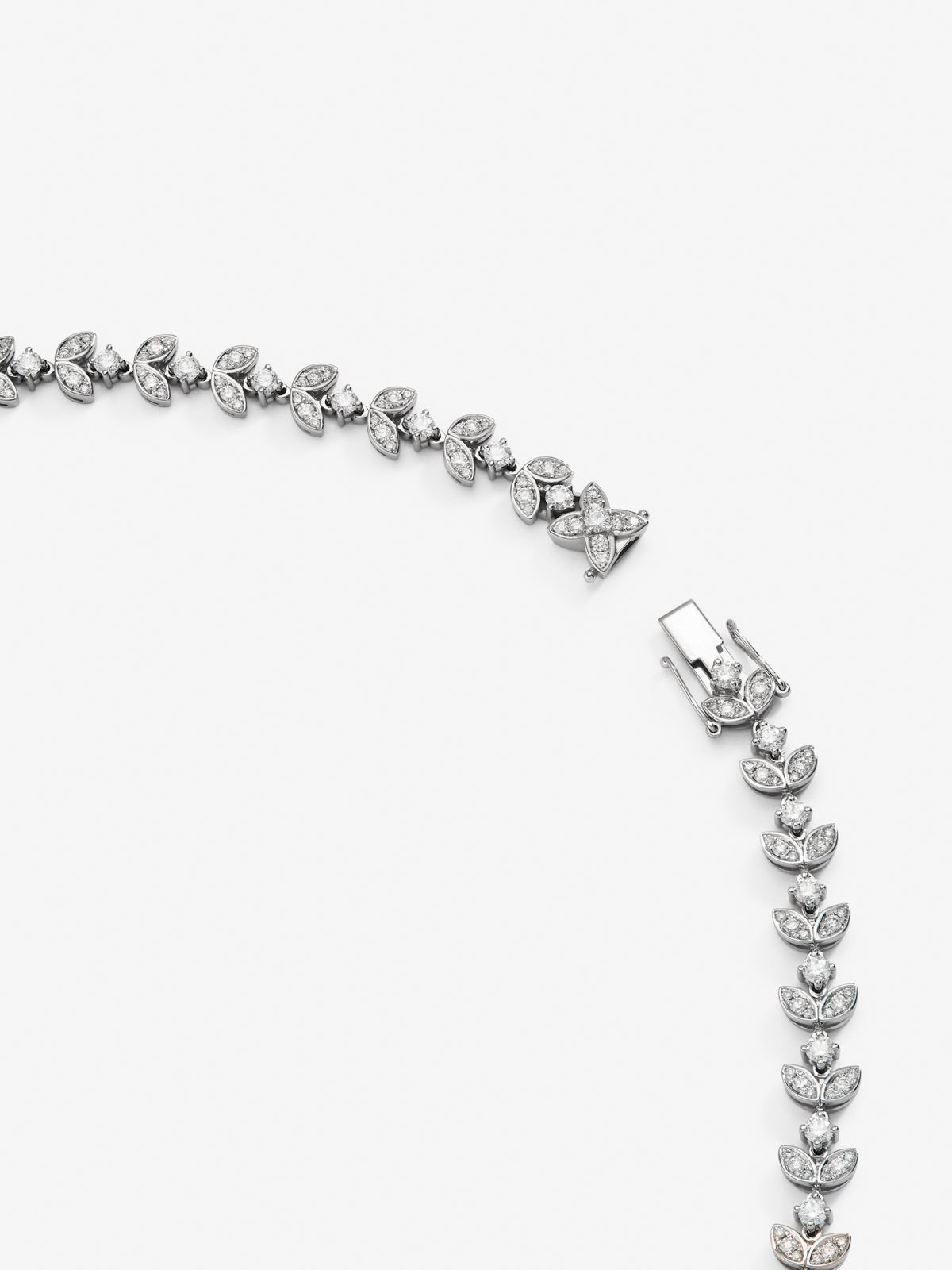 Collar de oro blanco de 18K con 456 diamantes en talla brillante con un total de 7,81 cts