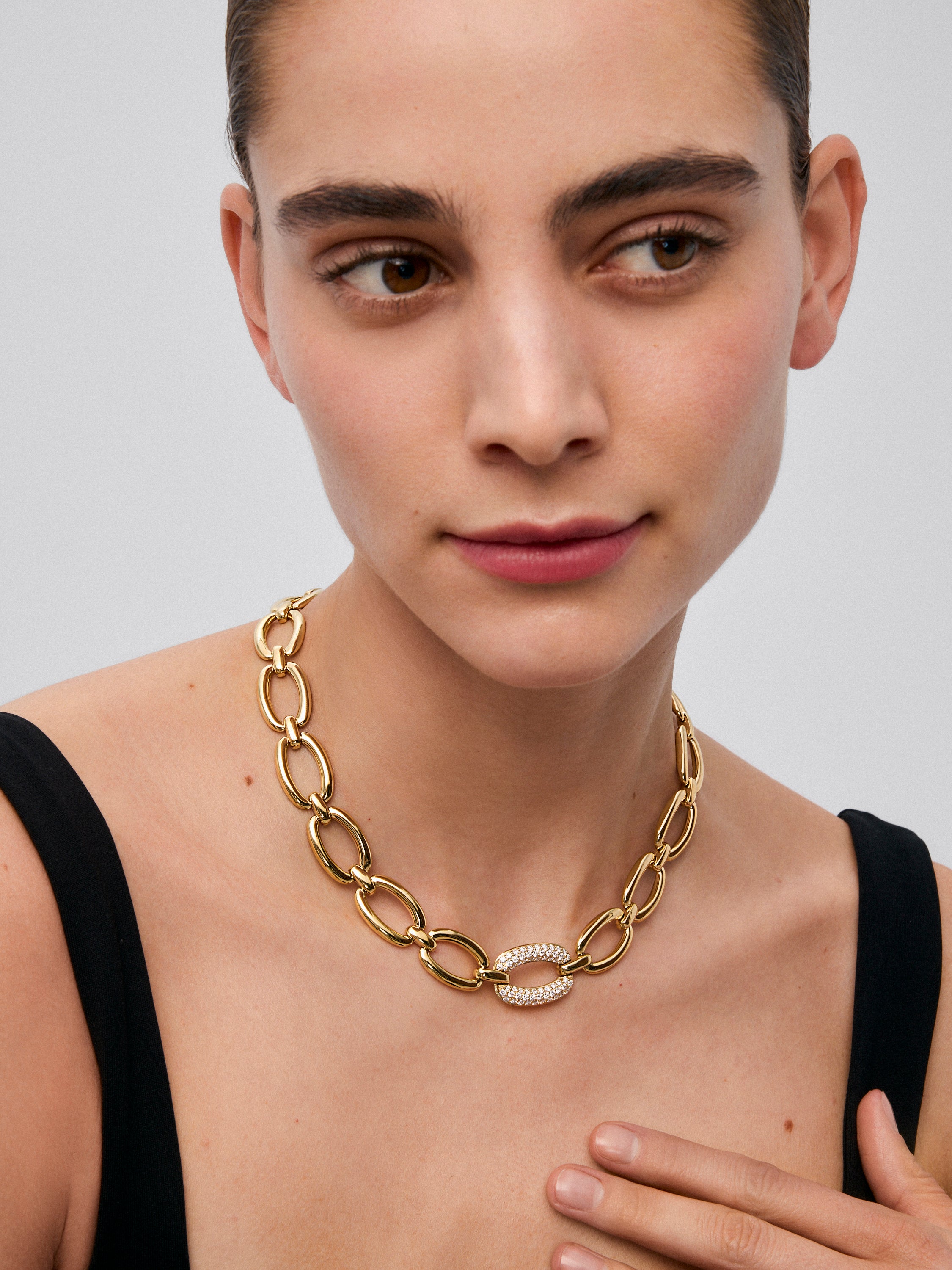 Collar eslabones de oro amarillo de 18K con pavé de diamantes