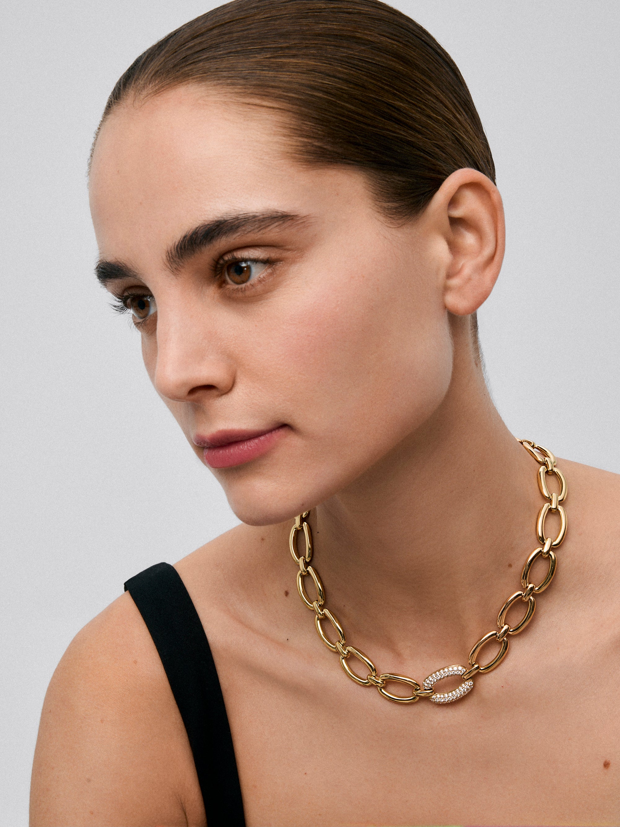 Collar eslabones de oro amarillo de 18K con pavé de diamantes
