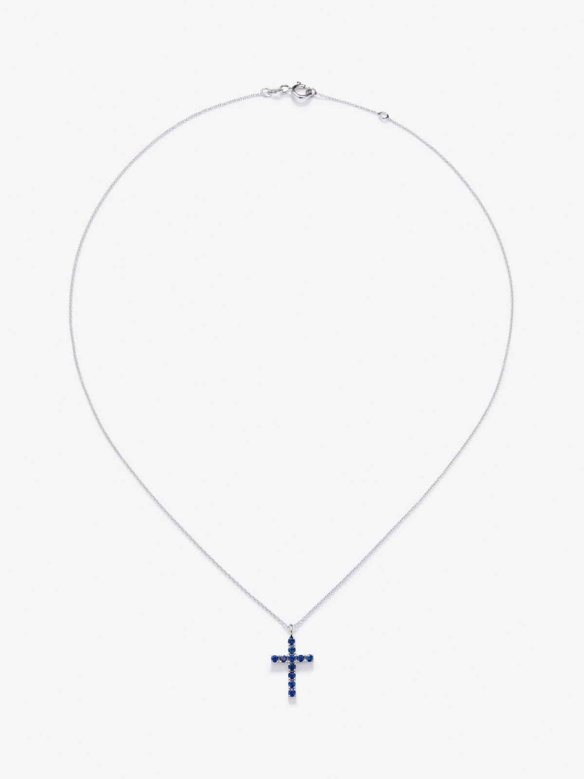 Colgante de oro blanco de 18K con cruz de 11 zafiros en talla brillante con un total de 0,5 cts