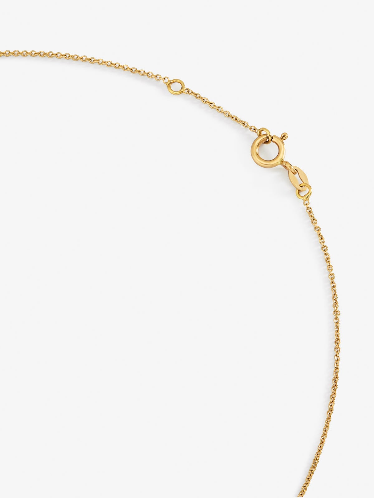 Colgante de oro amarillo de 18K con cruz mediana y diamante en talla brillante de 0,01 cts