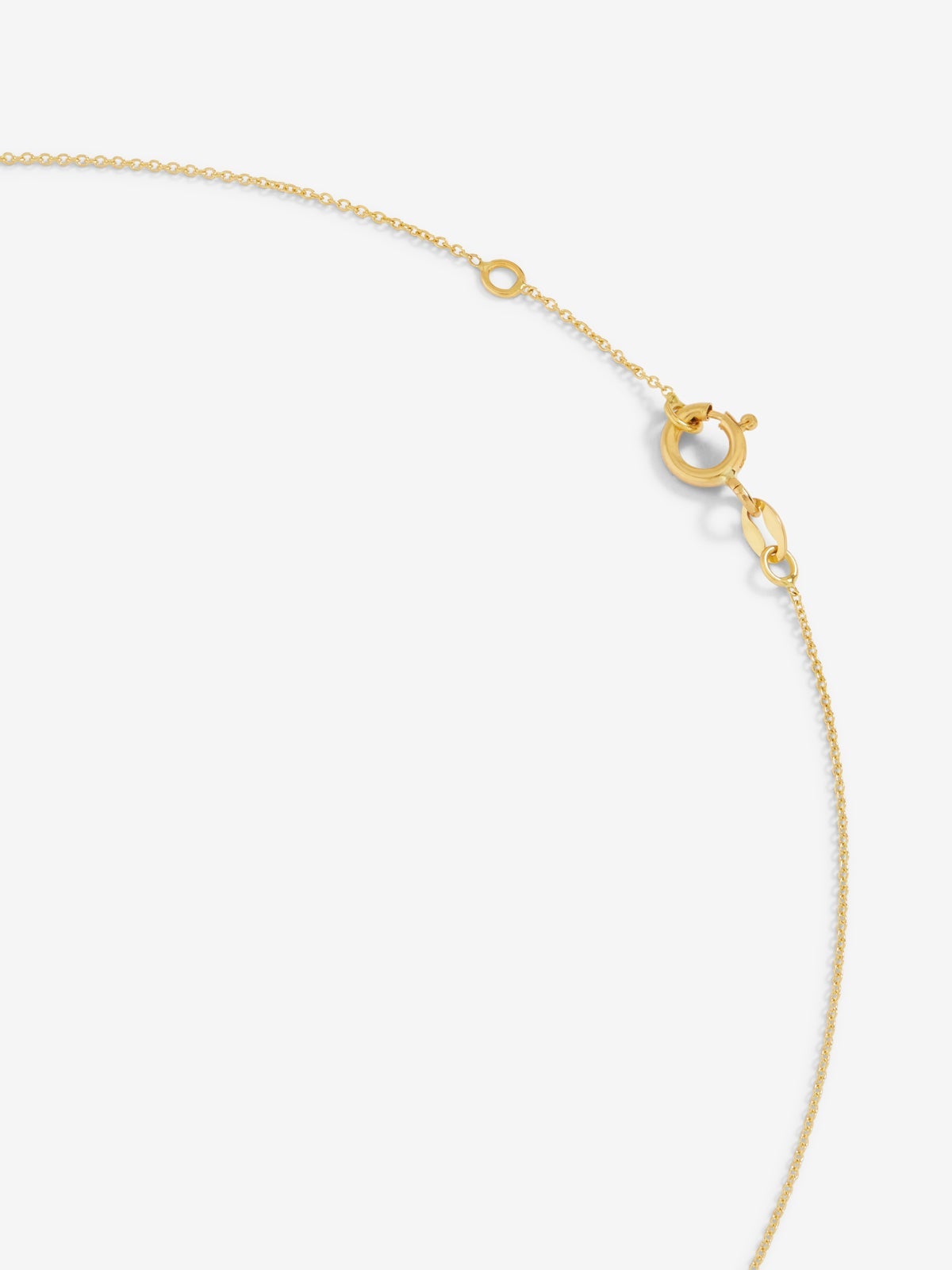 Colgante de oro amarillo de 18K con cruz pequeña y diamante en talla brillante de 0,01 cts