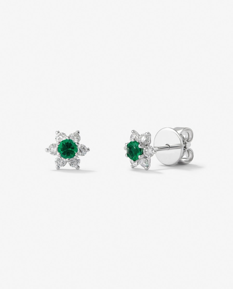 Pendientes de oro blanco de 18K con esmeralda de 0,19 cts y diamantes en talla brillante  con forma de estrella