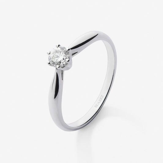 Anillo solitario de oro blanco de 18K con diamante en talla brillante de 0,20 cts