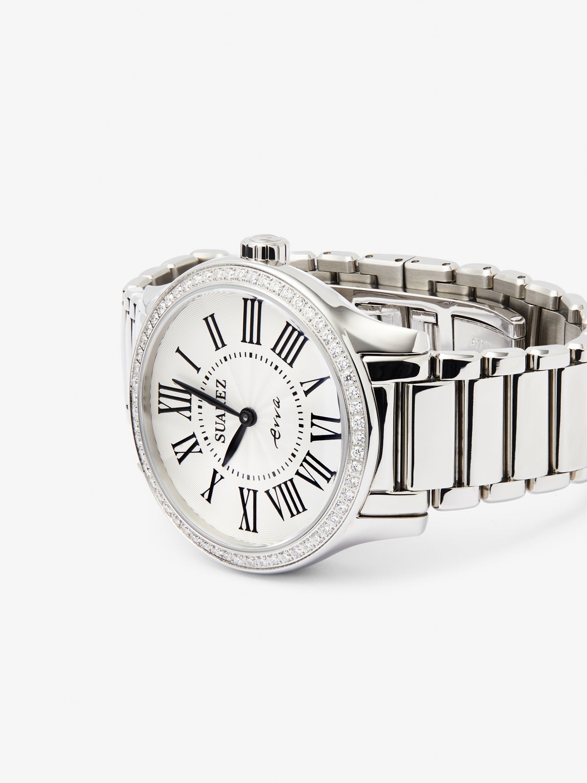 Reloj de acero inoxidable y diamantes blancos en talla brillante, con cristal de zafiro y movimiento de cuarzo