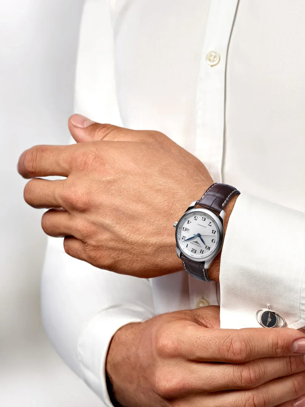 Reloj Longines Master de acero inoxidable con correa de piel de caimán marrón, cristal de zafiro y movimiento automático