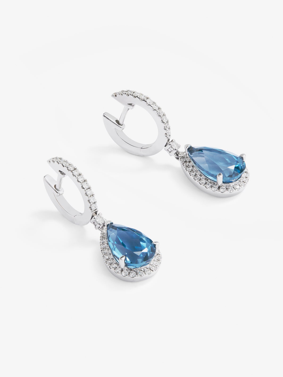 Pendientes de aro con colgante de oro blanco de 18K con topacio y diamante